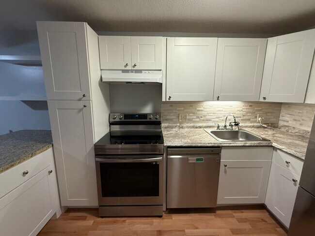 Foto del edificio - 105 Elmwood Dr