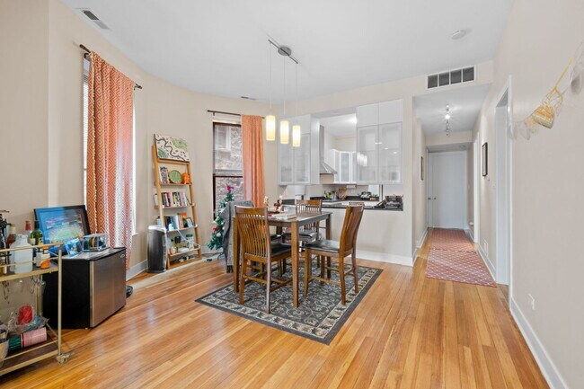 Foto del edificio - 624 N May St