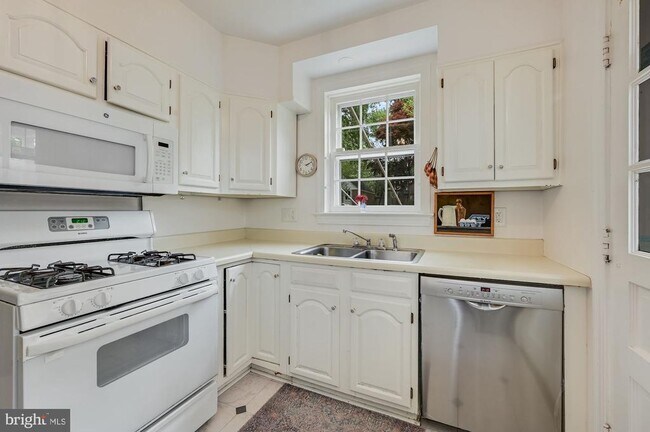 Foto del edificio - 1747 Shepherd St NW