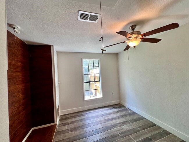 Building Photo - 947 Sierra Shadows Dr