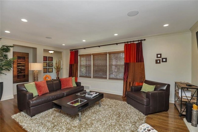 Building Photo - 1249 Lenox Cir NE