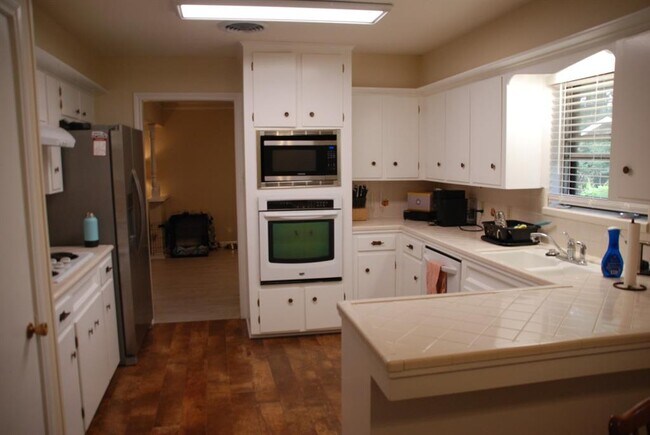 Foto del edificio - 6543 Kury Ln