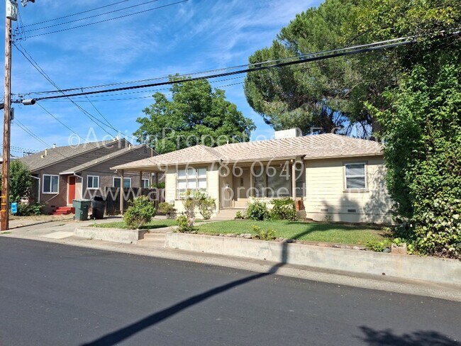Building Photo - Charmingly Upgraded 3 Bedroom, 2 Bathroom ...