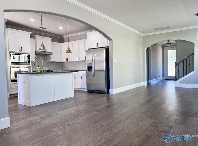 Building Photo - 1111 Pegasus Dr NW
