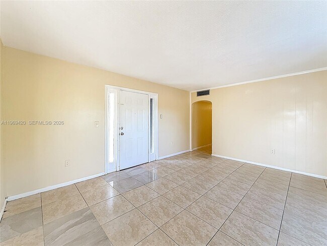 Foto del edificio - 2335 NE 172nd St