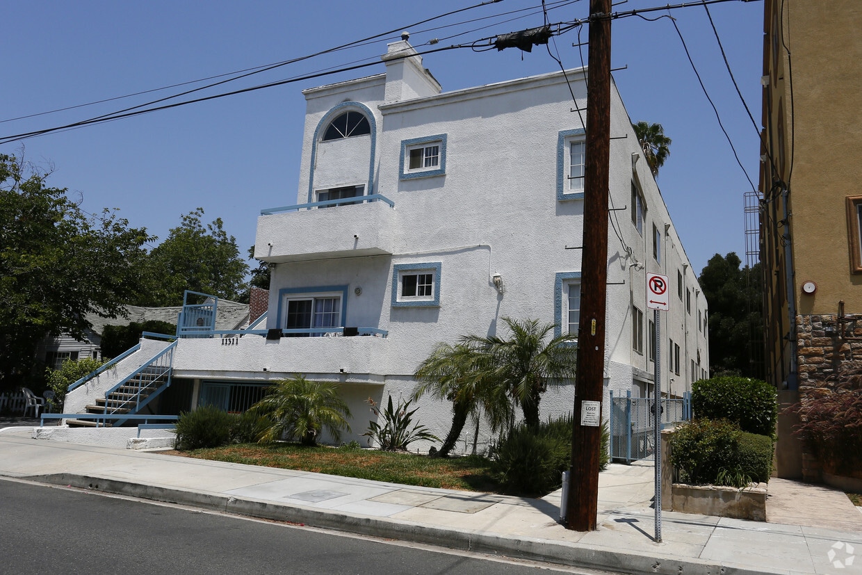 Primary Photo - 11311 Huston St
