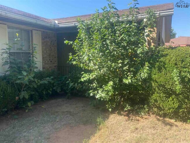 Building Photo - 5 Oak Grove Cir