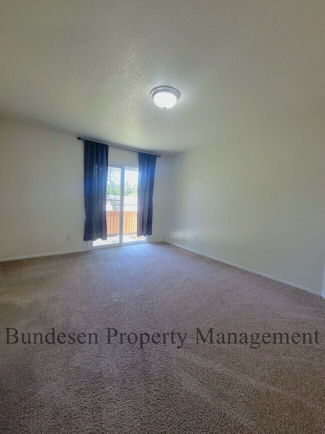 Foto del edificio - Spacious Westside 5BR Home in Petaluma - E...