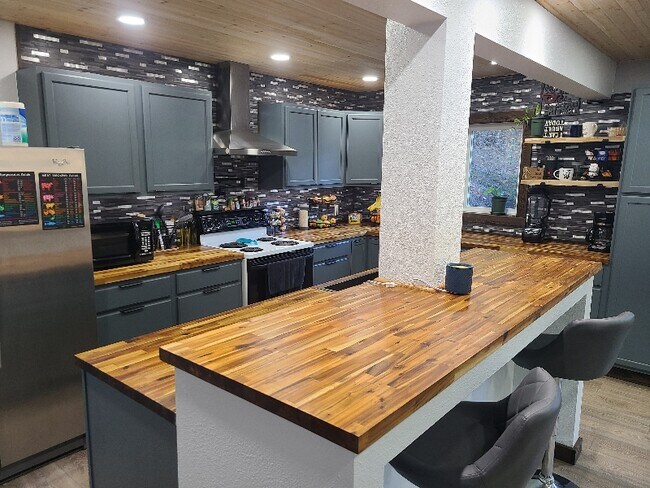 Foto del edificio - 1856 Canyonville-Riddle Rd