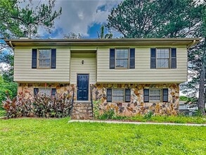 Building Photo - 1317 Classic Dr NE