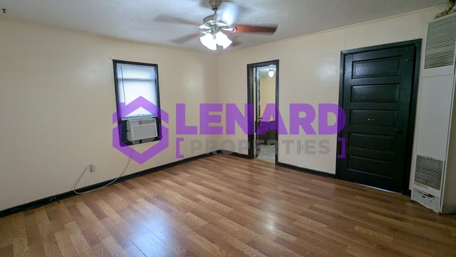 Building Photo - Lovely One Bedroom House!