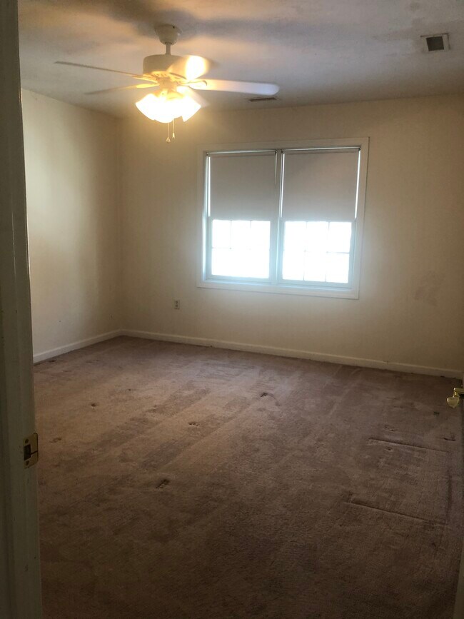 Building Photo - 380 Coburn Ave