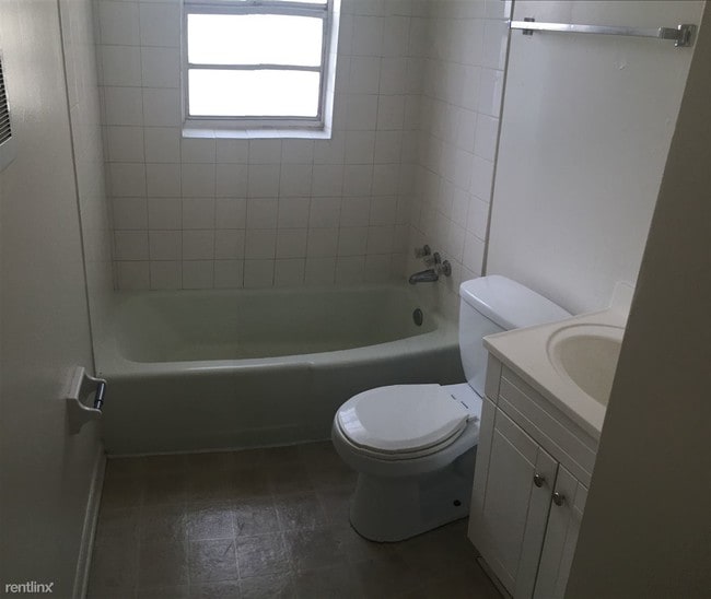 Building Photo - 1508 W 41st St