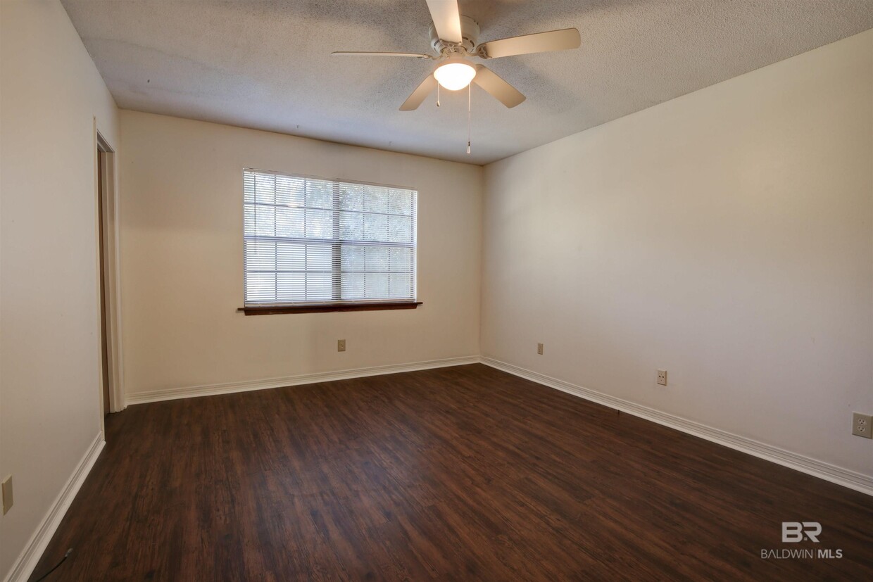 Primary Photo - 659 Morphy Ave