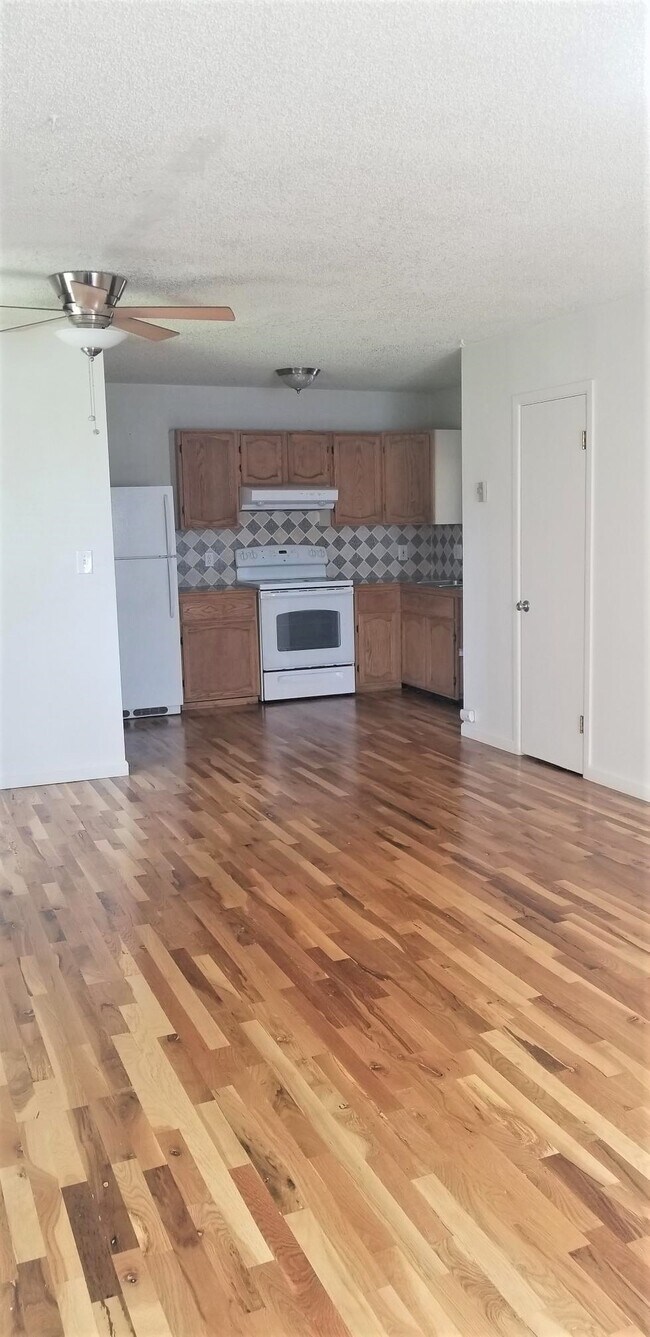 Building Photo - 5325 Primrose Ln