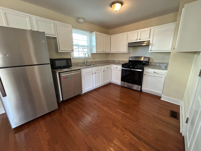 Building Photo - 61 Cooper St