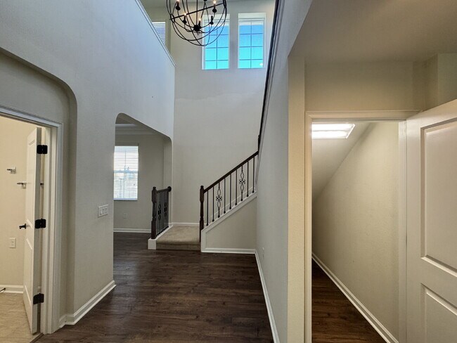 Foto del edificio - Apply now gets 15-Days rent for FREE!  3-Bed Home plus a Office room with Granite Touches & Spaci...