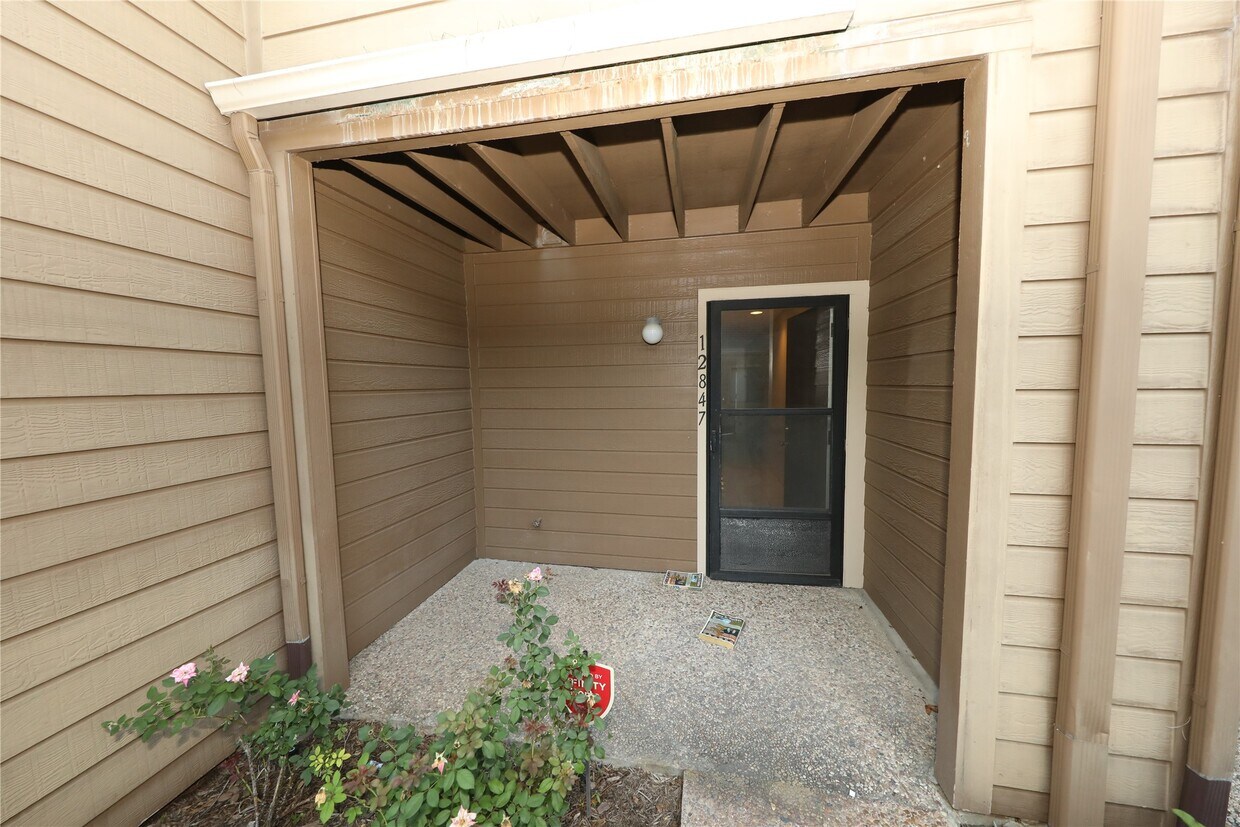 Primary Photo - 12847 Briarwest Cir