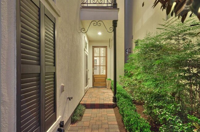 Foto del edificio - 122 Gateway Park Pl
