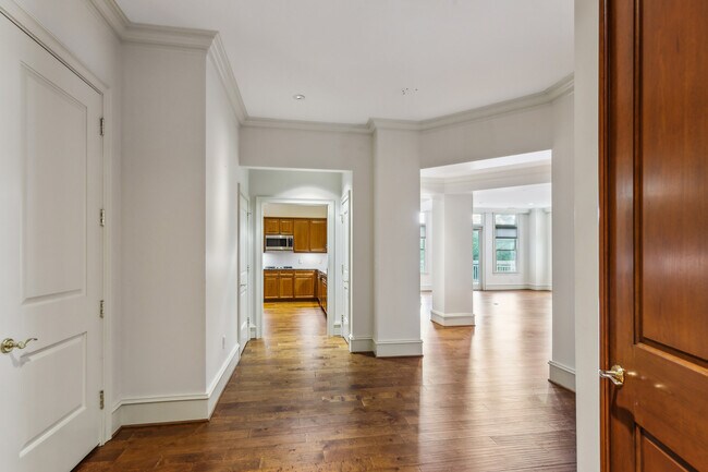 Foto del edificio - 2500 Peachtree Rd NW