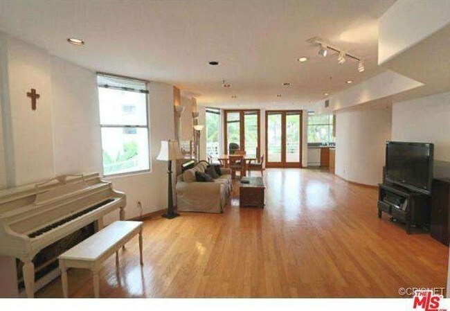 Building Photo - 938 2nd St
