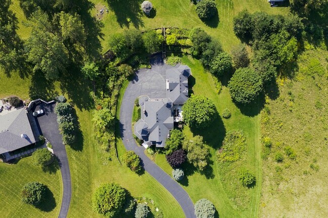 Foto del edificio - 45W235 Hillview Ln