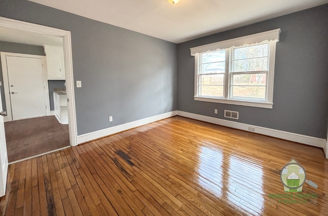 Building Photo - 122 Woodland Dr