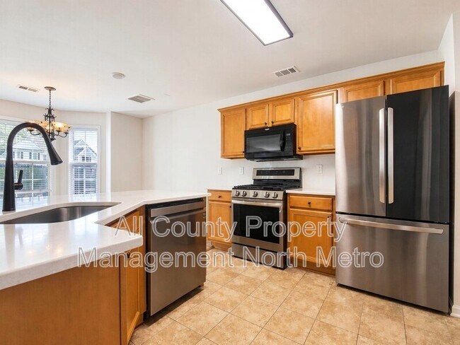 Building Photo - 2195 Highland Gate Dr