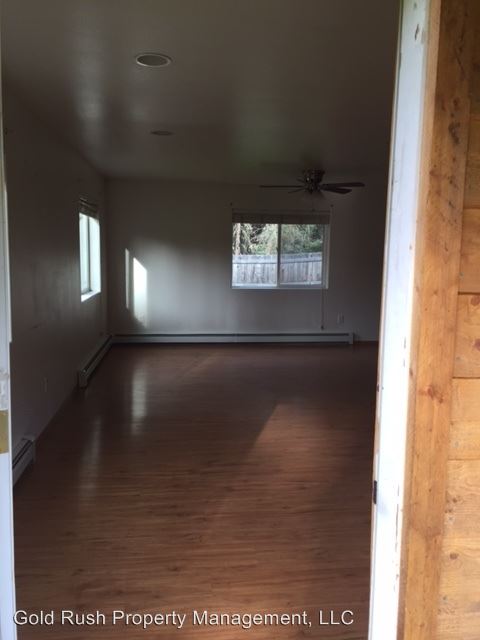 Building Photo - 3899 Blessing Ave