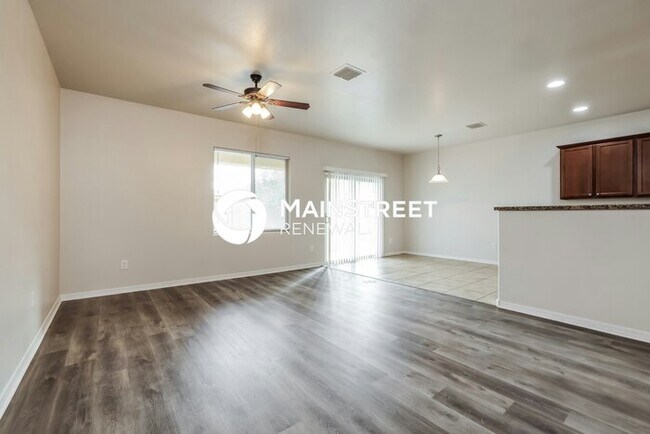 Building Photo - 5 Bedroom Pet-Friendly Home in TUCSON, AZ with Main Street Renewal