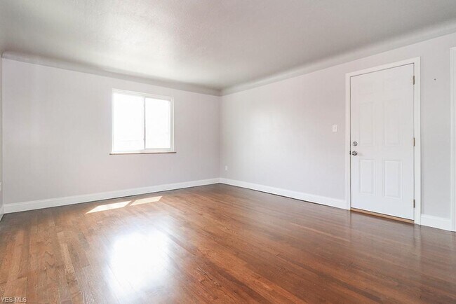 Foto del edificio - 6156 Ridge Rd