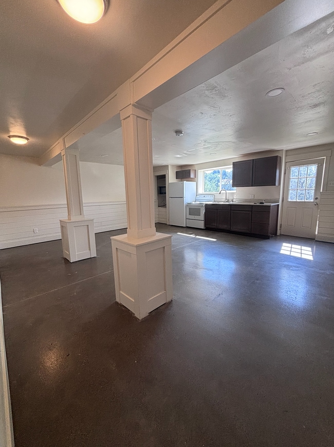 Building Photo - 1755 S Von Elm St
