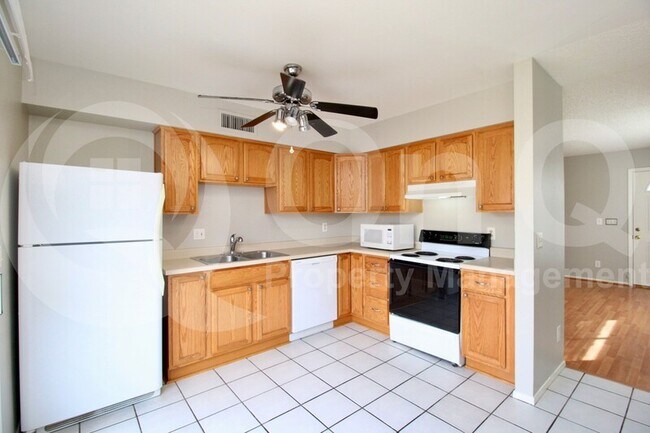 Foto del edificio - 1912 E Intrepid Ave