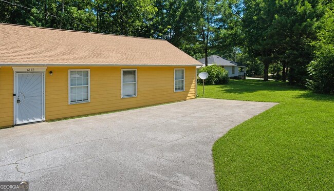Building Photo - 6112 Green Acres Dr SW