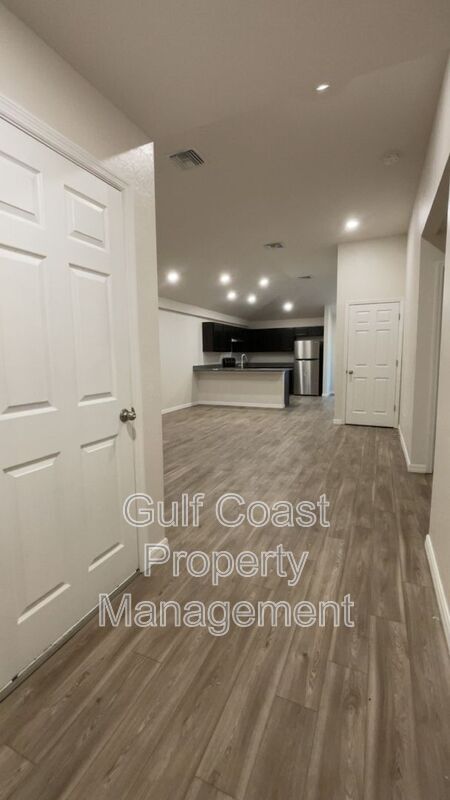 Foto del edificio - 17174 Belmont Ave