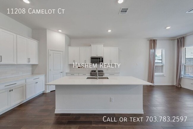 Building Photo - 11208 Camelot Ct