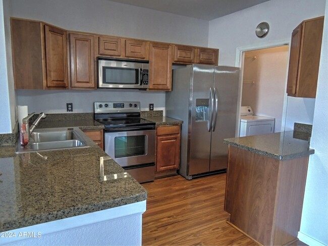 Building Photo - 16013 S Desert Foothills Pkwy