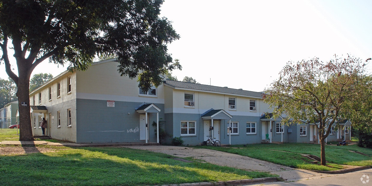 Primary Photo - 1201 S East St