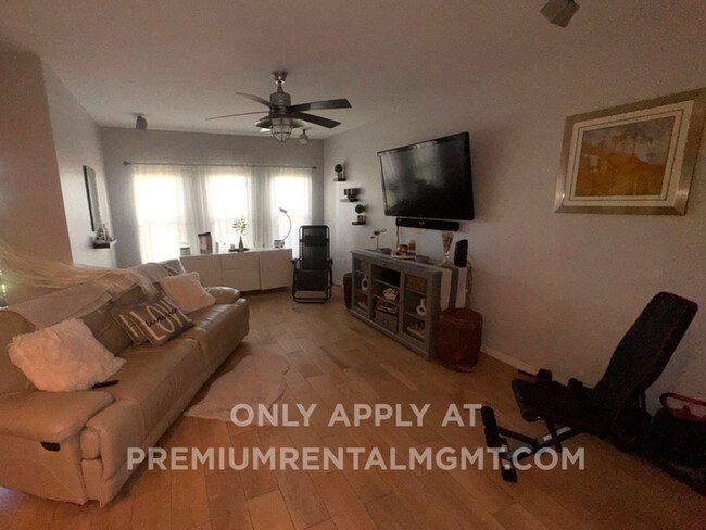Foto del edificio - 2228 Seven Oaks Dr