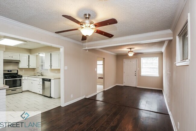 Foto del edificio - REDUCED! 1st full month free rent