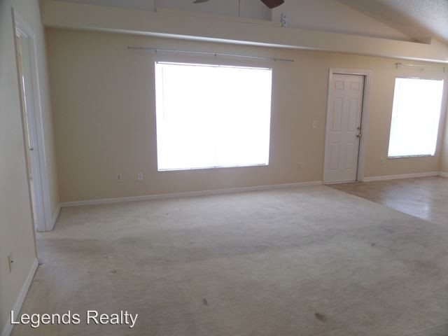 Building Photo - 8730 Fort Shea Ave
