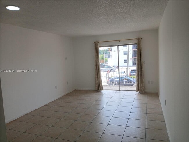 Foto del edificio - 6200 W Flagler St