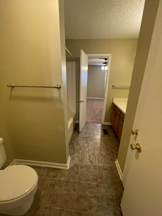 Building Photo - 8 Westbrook Cir