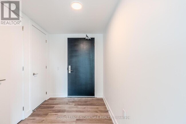 Building Photo - 3009-3009 Novar Rd