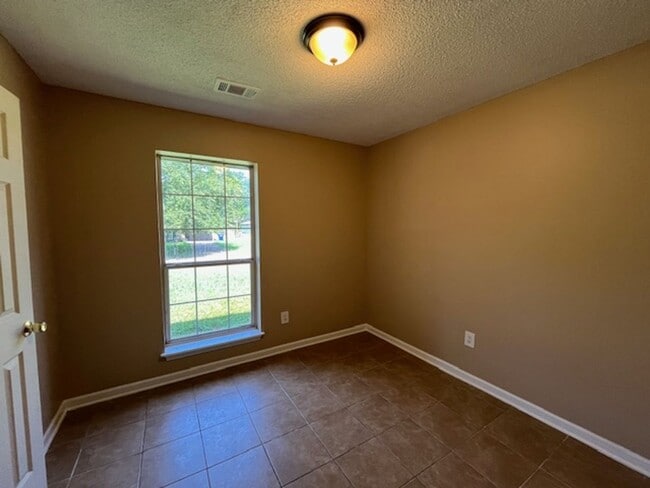 Building Photo - Renovated 3 Bedroom 1 Bath Home for Rent!!