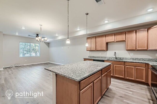 Foto del edificio - 845 E 98th Ave