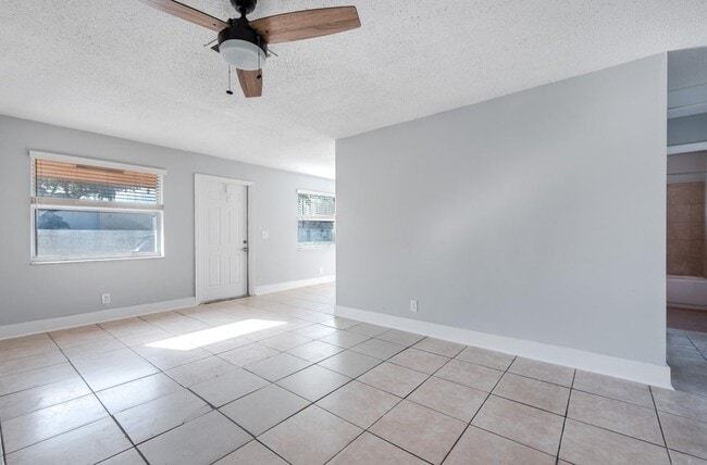 Foto del edificio - 801 NE 3rd St