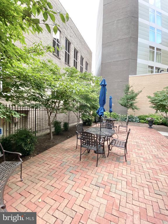 Foto del edificio - 1600 Prince St