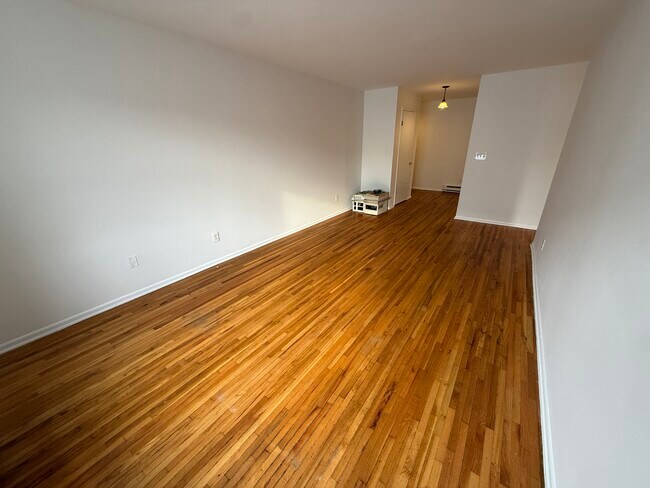 Living Room - 118 Main St