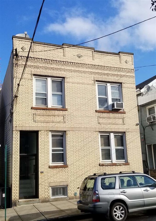 112 69th St, Guttenberg, NJ 07093 House Rental in Guttenberg, NJ